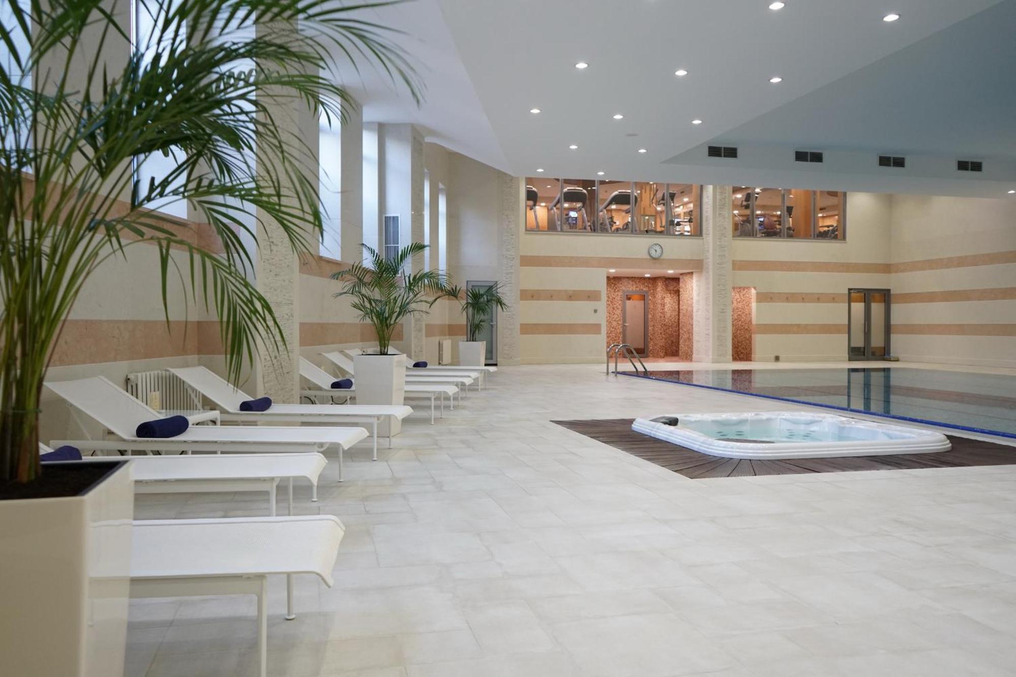 Orion Hotel Bisjkek Buitenkant foto Spa at the Hotel