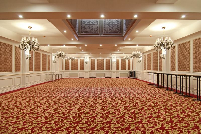 Orion Hotel Bisjkek Buitenkant foto The ballroom at the hotel