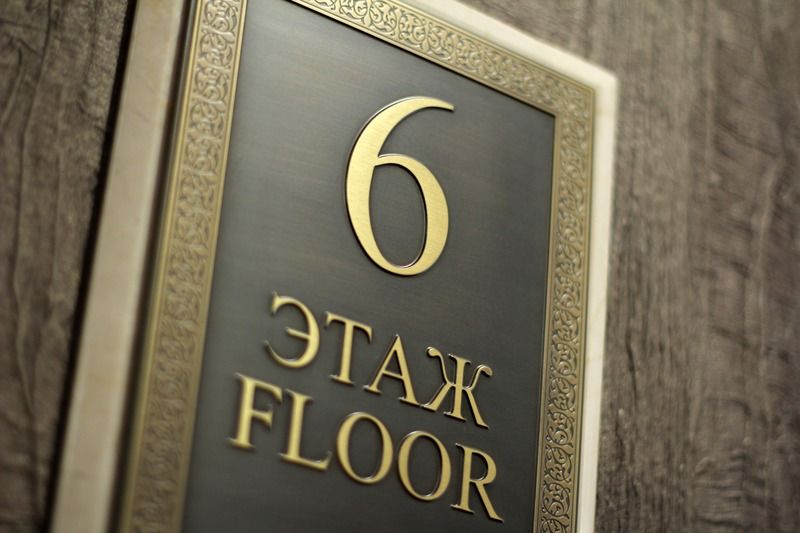 Orion Hotel Bisjkek Buitenkant foto Floor sign