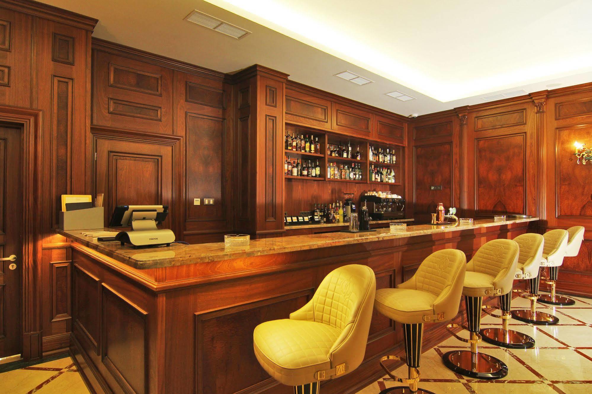Orion Hotel Bisjkek Buitenkant foto The bar at the St. Regis